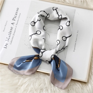 Elegant silk scarf with classic horsebit print and blue-pink color block border