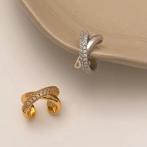 Bagues d'oreilles croisées minimalistes en or et argent avec micro-pavé de cristaux