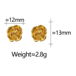 Detail of vintage gold rose stud earrings featuring 3D embossed petal textures and dimensions
