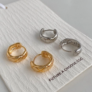 Quilted pattern hoop earrings in gold and silver finish with polished metallic texture