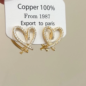 Élégantes boucles d'oreilles cœur creux en or avec pavé de zircone pour femme