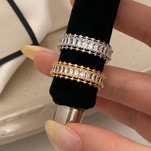Minimalist ring set in gold and silver finish with rectangular zircons and crown edges