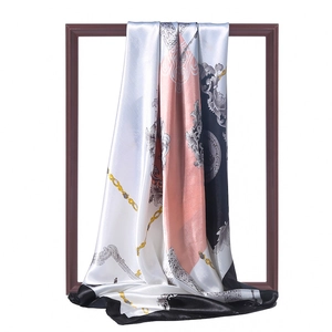 Elegant 90cm satin scarf with baroque gold chain pattern in pink and black blocks