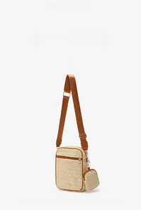 Piccola borsa beige a tracolla intrecciata con spallina larga marrone e mini borsellino