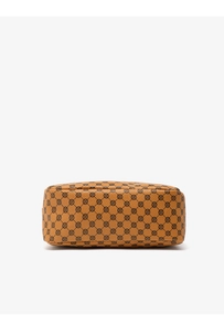 Primer plano de bolso en cuero sintético marrón con estampado de tréboles negros