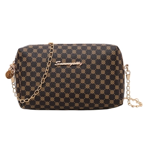 Sac bandoulière vintage avec motif trèfle doré et bandoulière chaîne pour femme