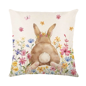 Oster-Kissenbezug mit Hasen-Motiv, Blumenkranz und bunten Blumen auf beige Leinen