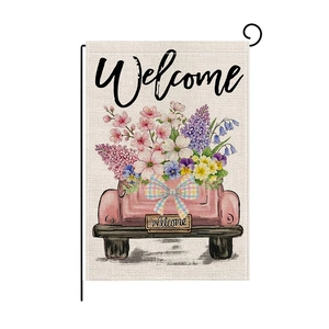 Bandiera da giardino pasquale con camion rosa vintage e fiori su sfondo bianco
