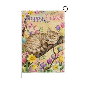 Bandiera da giardino pasquale con gatto che dorme, uova colorate e fiori primaverili