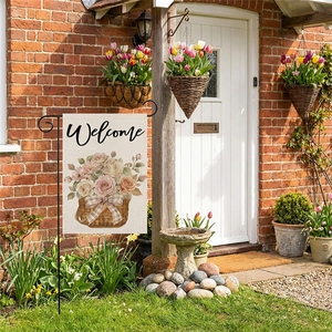 Drapeau de jardin extérieur avec panier de fleurs et lettrage Welcome sur support noir