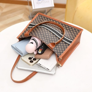 Large capacity printed tote bag with vintage geometric pattern and spacious interior