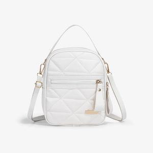 Sac bandoulière blanc matelassé élégant avec fermetures éclair dorées et poignée