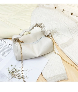 Detail of white lychee pattern leather cloud bag with soft pleats and gold chain strap