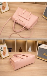 Detailansicht der rosa PU-Leder Umhängetasche mit goldener Hardware und Klappe