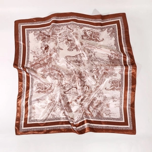 Foulard in raso 90cm con stampa animalier Toile de Jouy rossa e consistenza setosa