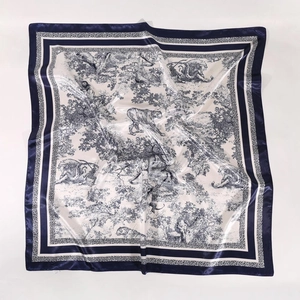 Foulard quadrato in seta satinata con stampa giungla Toile de Jouy blu navy e crema