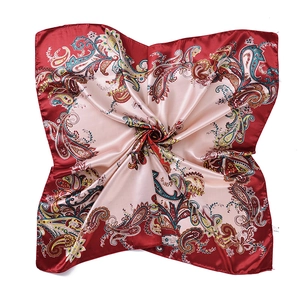 Carré de soie satinée élégant avec imprimé paisley violet et champagne pour femme