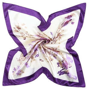 Grande foulard di seta da 90 cm con stampa floreale di rose viola e farfalle