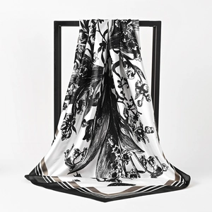Elegante foulard in seta 90cm con stampe floreali bianche e nere e bordi dorati