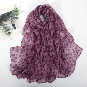 Élégante écharpe violet foncé avec imprimé feuilles en tissu léger et respirant