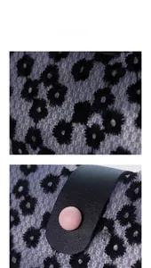 Détail de broderie en dentelle florale et lanière en cuir noir avec fermoir aimanté rose