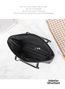 Vue intérieure du grand sac cabas montrant le compartiment principal et la fermeture