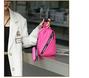 Marsupio sportivo rosa con mini portamonete e cinturino nero con logo Fitright impresso