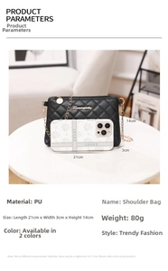Detail view of the black quilted PU leather crossbody bag with dimensions 21x14x3cm