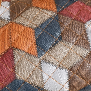 Sac cabas rétro en patchwork avec surpiqûres en losange et textures de cuir variées