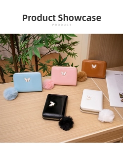 Cinq mini portefeuilles en cuir PU avec breloques papillon et décorations en pompons