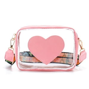 Sac bandoulière rose transparent avec cœur et sangle jacquard colorée pour femme