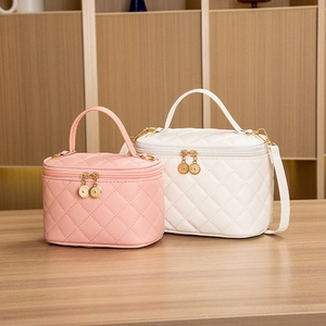 Quilted vanity handbag in pink and white faux leather with gold dual zipper and top handle