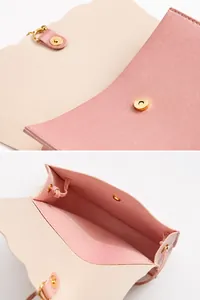 Details der rosa Ledertasche mit Magnetverschluss und Ansicht der Innenausstattung