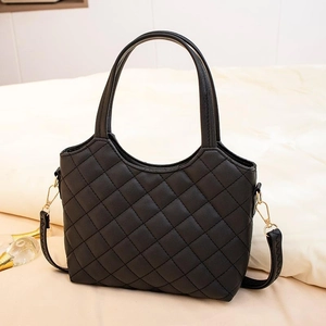 Sac fourre-tout noir matelassé en cuir PU avec bandoulière amovible et poignées