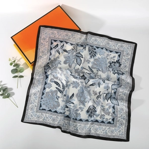 Französisches Seidentuch mit Vintage-Blumenmuster und Paisley-Print in Graublau