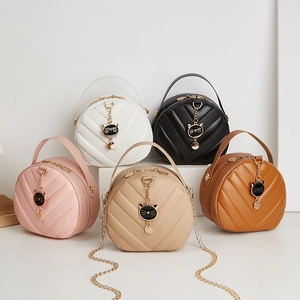 Round Crossbody Bag PU Leather Quilted Chevron Pattern Cat Pendant Gold Chain Strap Handbag For Women Daily Casual Sweet