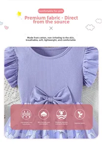 Détail d'une robe violette pour fille avec manches volantées, grand nœud et coton doux