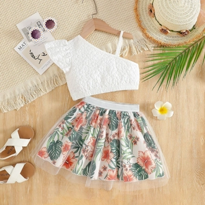 Completo bambina con top monospalla bianco e gonna in tulle con stampa floreale tropicale