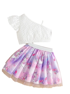 Ensemble d'été fille avec jupe licorne arc-en-ciel et haut blanc à une épaule