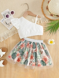 Completo estivo da bambina con crop top bianco strutturato e gonna in tulle a fiori