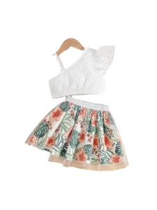 Completo due pezzi bambina con top bianco monospalla e gonna in tulle con stampa tropicale