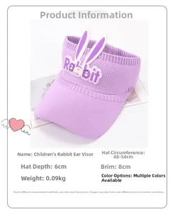 Dettaglio visiera bimbi con orecchie di coniglio viola, misure 48-54cm e trama a maglia