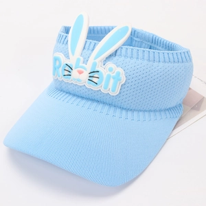 Visiera parasole azzurra per bambini con orecchie di coniglio e dettagli in maglia