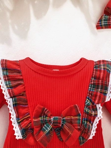 Weihnachtliches rotes Babykleid mit Karomuster-Volants und passendem Stirnband