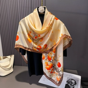 Elegante scialle in raso di seta 110cm con motivi floreali di cachi arancioni da donna