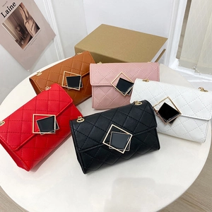 Damen Gesteppte Schultertasche PU Leder Rautenmuster Goldene Kette Quadratischer Verschluss Elegant Umhängetasche Mode
