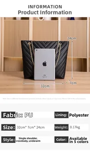 Comparaison de taille du sac à bandoulière en PU noir matelassé montrant les dimensions 32x24cm