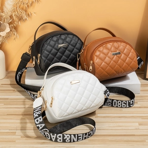 Sac Bandoulière Matelassé À Losanges Sac À Main Cuir PU Avec Large Bandoulière Imprimée Lettres Double Fermeture Éclair Mode