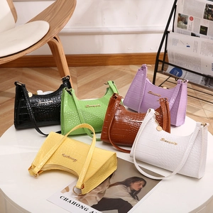 Women Retro Crocodile Pattern Underarm Bag PU Leather Fashion Hobo Shoulder Bag Small Handbag Minimalist Casual Purse
