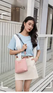 Pink crocodile texture crossbody bucket bag with black and white letter print wide strap